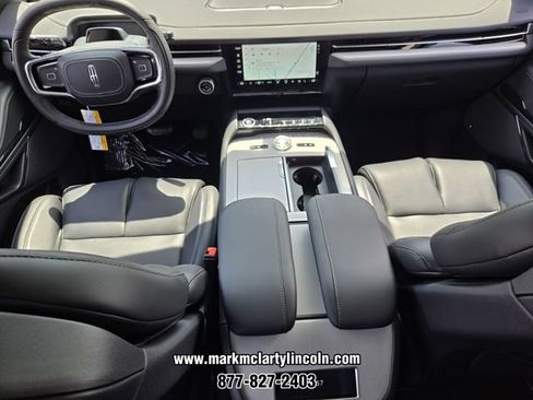 New 2027 Lincoln Navigator Premiere RWD image 12