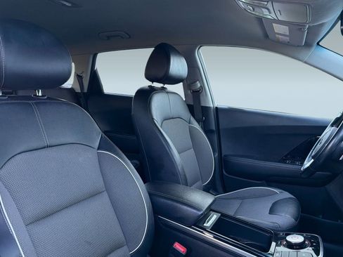 Used 2020 Kia Niro EX image 30