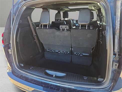 Used 2023 Chrysler Pacifica Limited w/ Uconnect Theater Family Group image 9