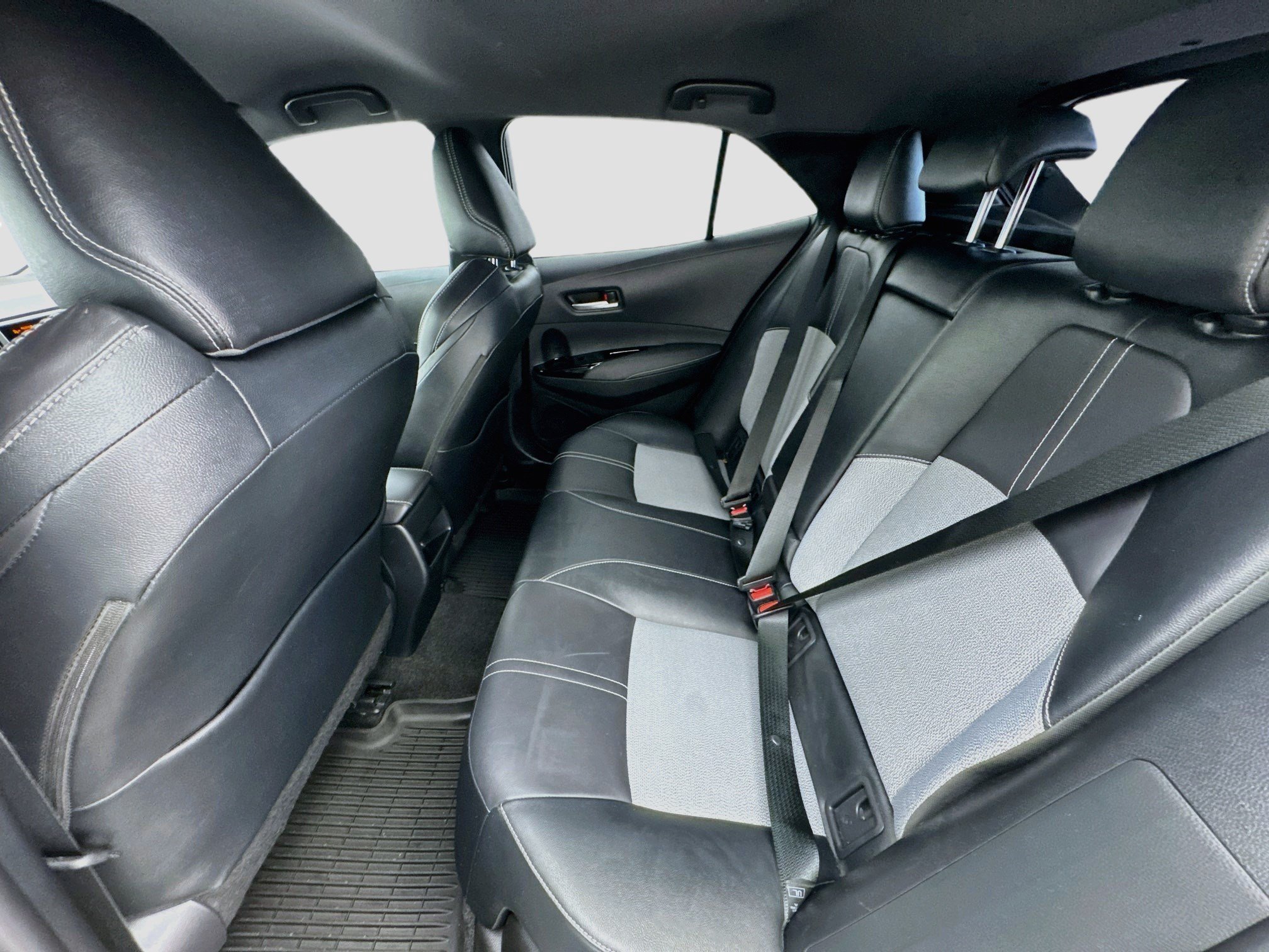 Used 2022 Toyota Corolla XSE FWD image 15