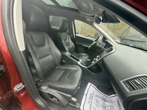 Used 2015 Volvo XC60 T6 w/ Proximity Package AWD/4WD image 21