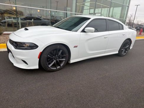 Used 2019 Dodge Charger Scat Pack image 4
