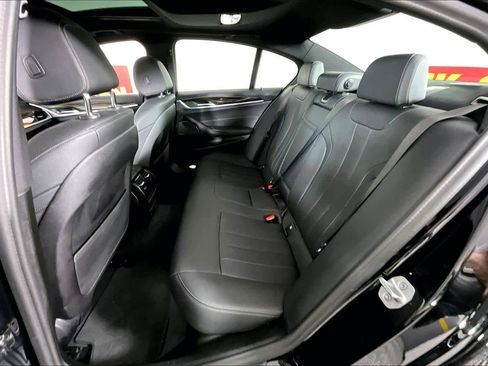 Used 2023 BMW 530e xDrive image 18