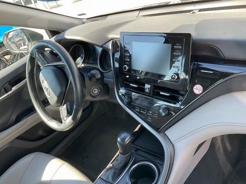 Used 2024 Toyota Camry SE image 10