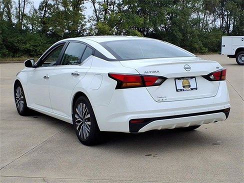 Used 2023 Nissan Altima 2.5 SV image 3