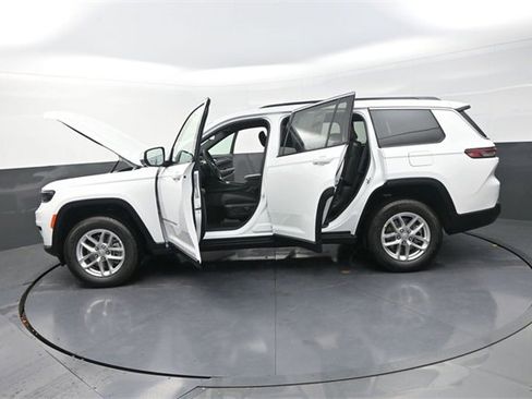 New 2025 Jeep Grand Cherokee L Laredo image 28