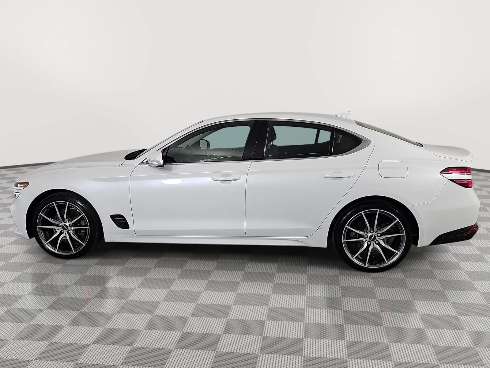 Used 2023 Genesis G70 2.0T AWD/4WD image 5