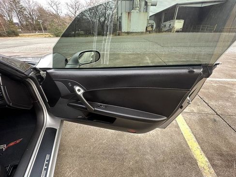 Used 2007 Chevrolet Corvette Convertible w/ Preferred Equipment Group image 38