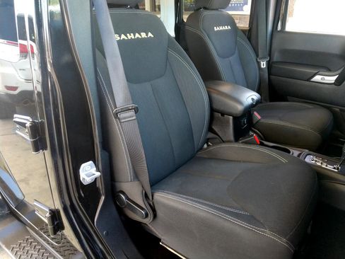 Used 2016 Jeep Wrangler Unlimited Sahara image 22