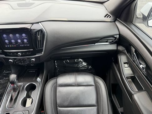 Used 2023 Chevrolet Traverse RS FWD image 29