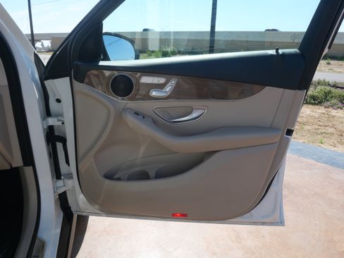 Used 2019 Mercedes-Benz GLC 300 image 12