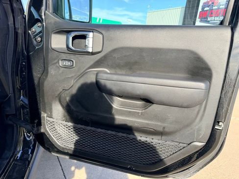 Used 2023 Jeep Wrangler Unlimited w/ Cold Weather Group image 12