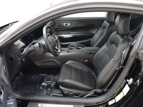 Used 2025 Ford Mustang GT Premium RWD image 6