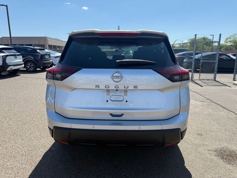 Certified 2025 Nissan Rogue SV FWD image 6