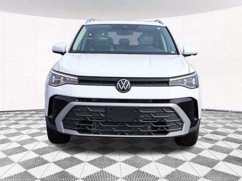 New 2025 Volkswagen Taos SE image 8