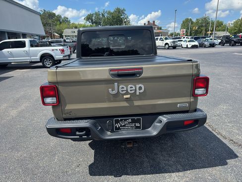 Used 2020 Jeep Gladiator Overland w/ Popular Equipment Package AWD/4WD image 7