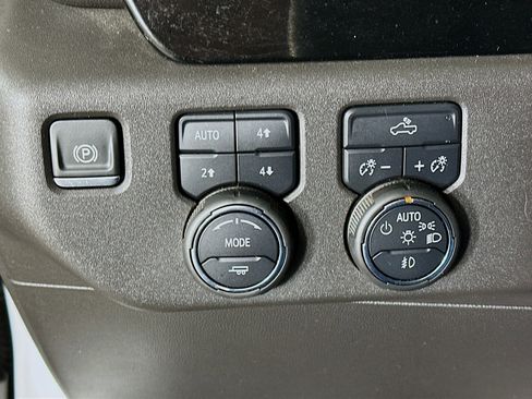 Used 2024 Chevrolet Silverado 1500 LT Trail Boss w/ Protection Package image 17