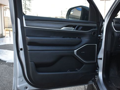 Used 2024 Jeep Wagoneer Series III image 12