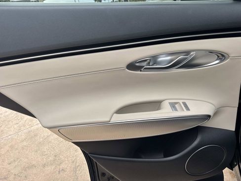 Used 2023 Genesis GV70 2.5T w/ Select Package image 12