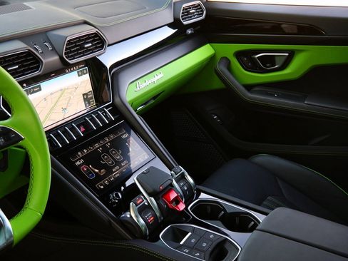 Used 2023 Lamborghini Urus S image 16