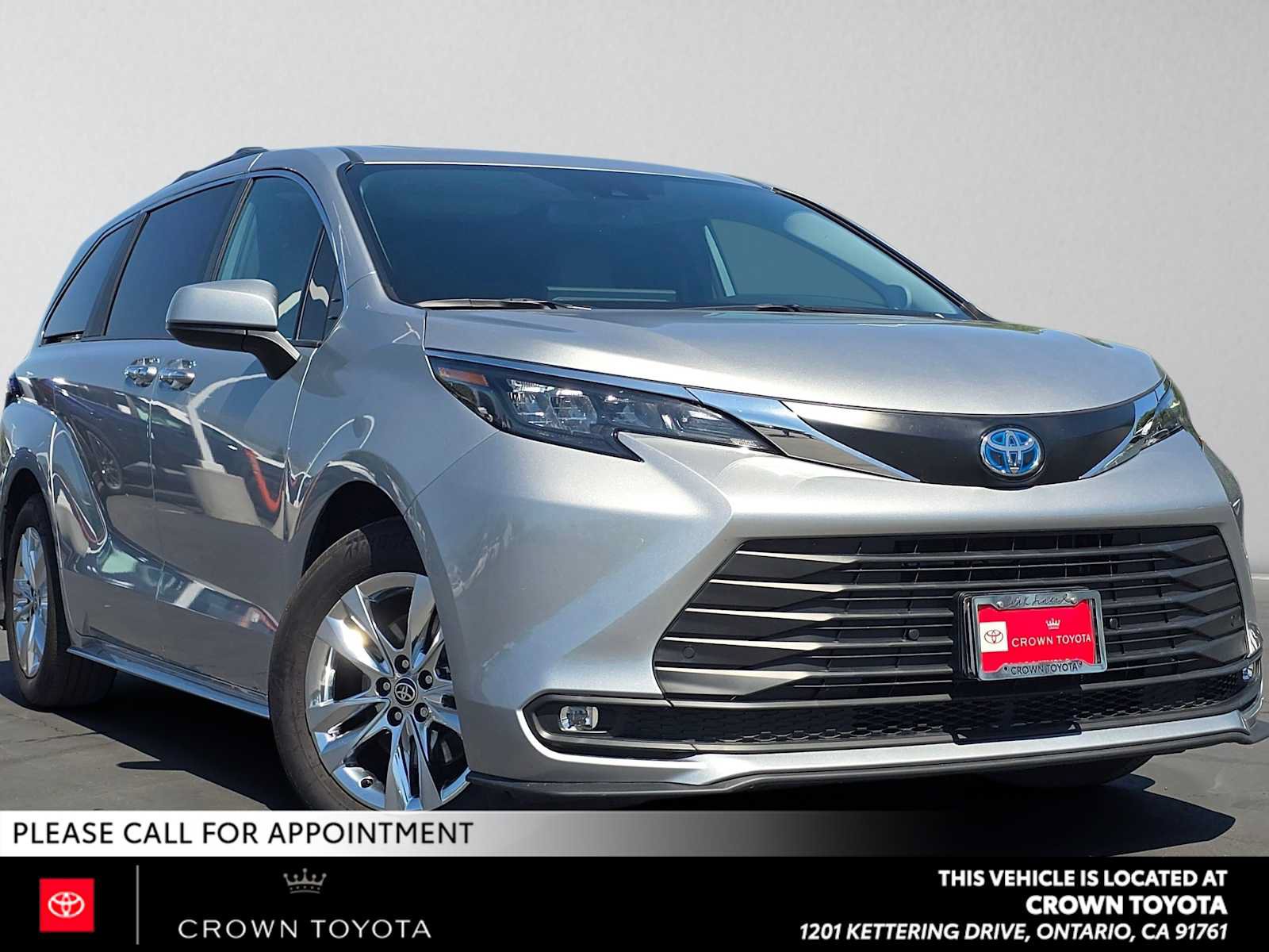 Certified 2025 Toyota Sienna XLE w/ XLE Plus Package FWD image 1
