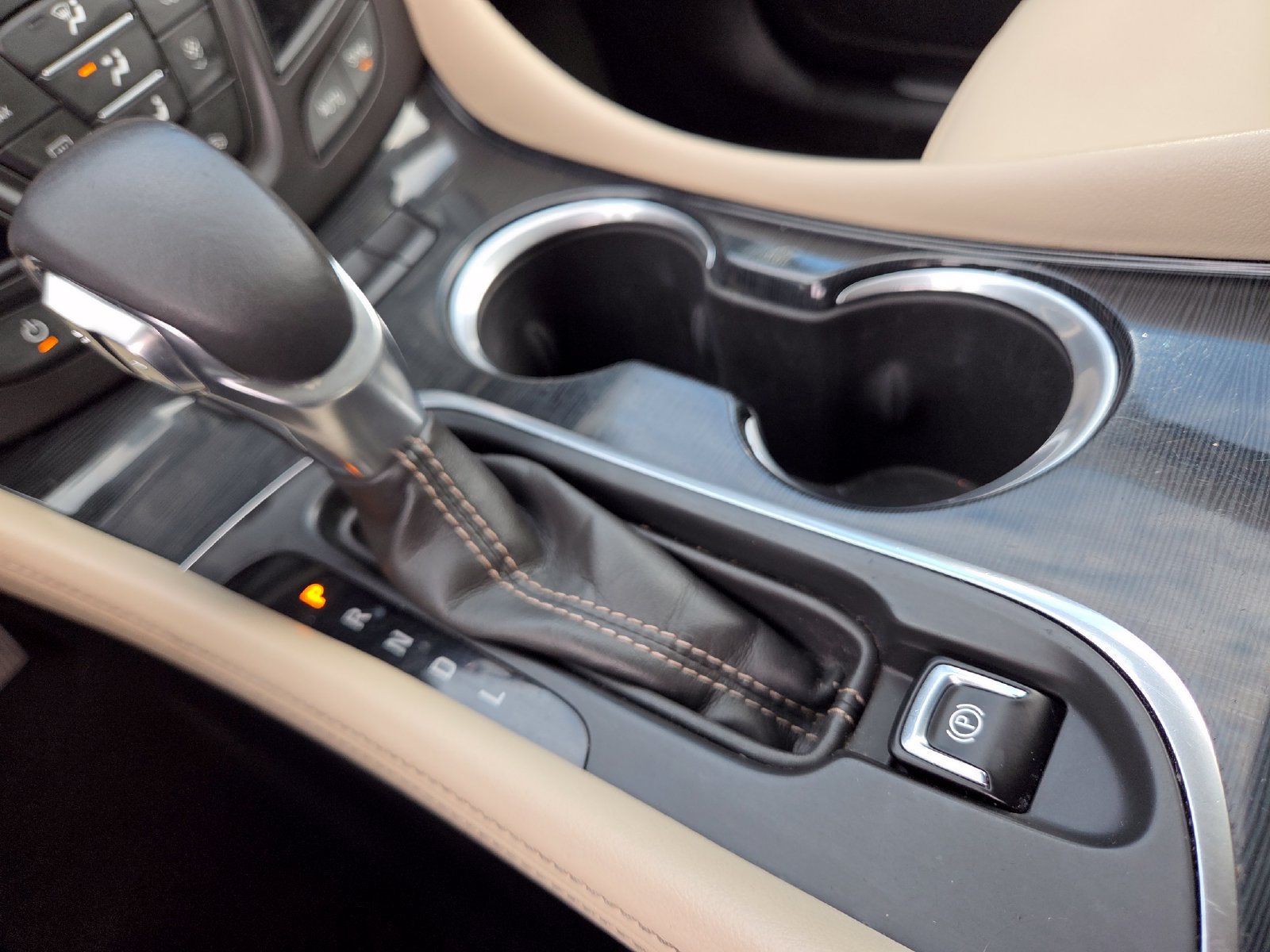 Used 2018 Buick Envision Essence AWD/4WD image 27