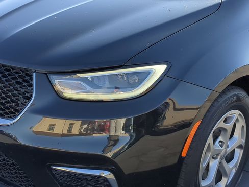 Used 2024 Chrysler Pacifica Limited image 12