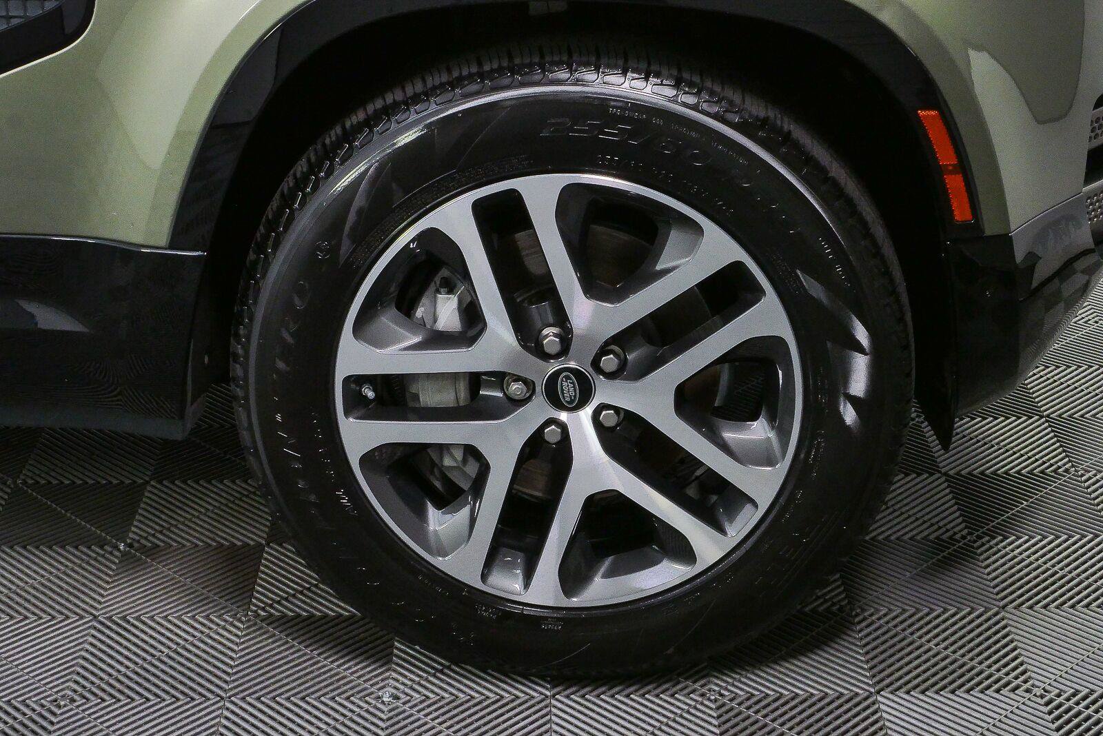 Used 2021 Land Rover Defender 110 X-Dynamic HSE AWD/4WD image 35