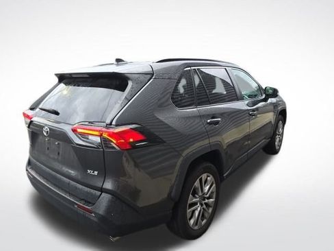 Used 2023 Toyota RAV4 XLE Premium image 5