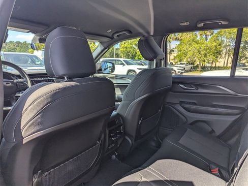 New 2025 Jeep Grand Cherokee Laredo w/ MOPAR Finishing Package image 9