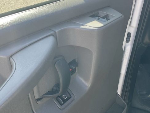 Used 2015 GMC Savana 2500 2500 3dr Cargo Van w/1WT image 9