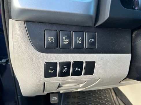 Used 2014 Toyota Highlander Limited Platinum FWD image 19