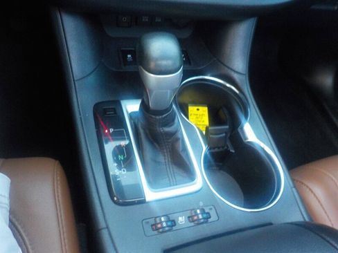 Used 2018 Toyota Highlander Limited Platinum image 24