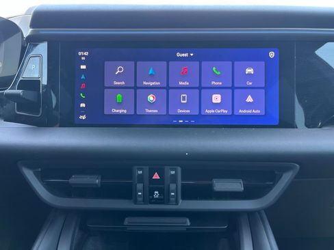 Used 2025 Porsche Macan Electric w/ Premium Package RWD image 16