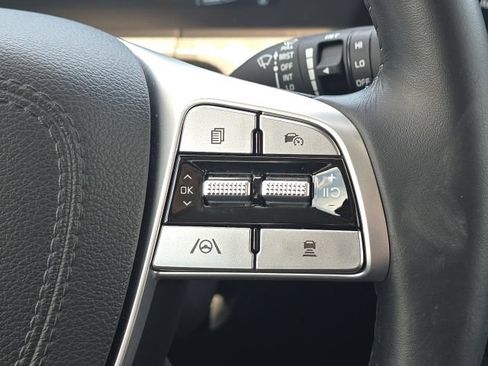 Used 2025 Kia Telluride EX w/ EX Captain's Chair Package FWD image 41