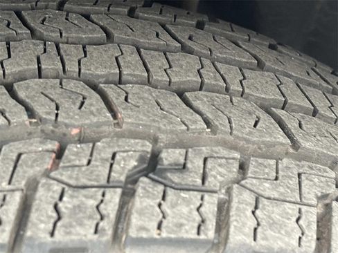 Used 2022 Chevrolet Tahoe Z71 w/ Luxury Package image 12