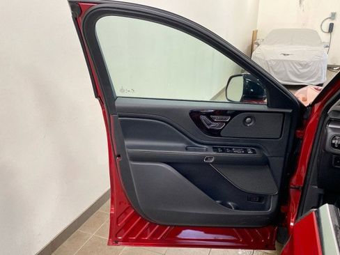 New 2025 Lincoln Aviator AWD w/ Equipment Group 101A image 16