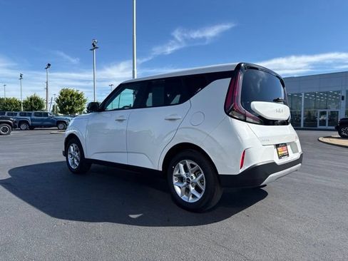 Used 2025 Kia Soul LX w/ LX Technology Package FWD image 5