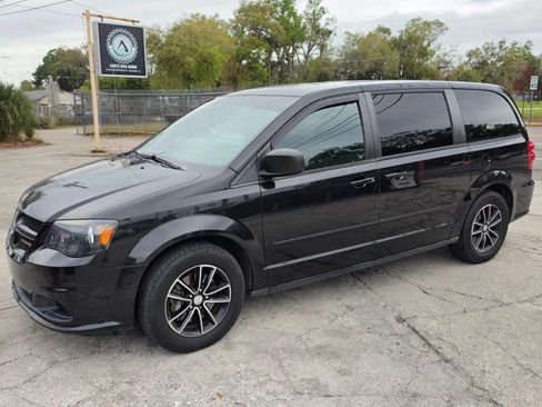Used 2015 Dodge Grand Caravan SE w/ Quick Order Package 29E SE FWD image 2