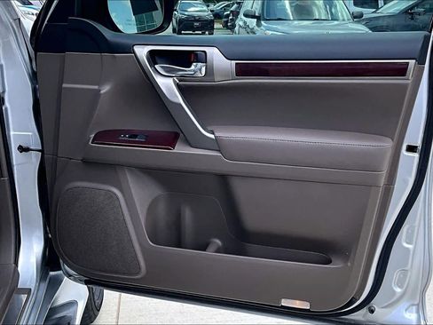 Used 2018 Lexus GX 460 Premium w/ Premium Package AWD/4WD image 21