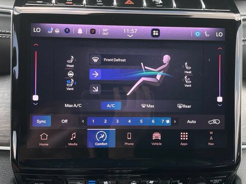 Certified 2025 Jeep Grand Cherokee Limited w/ Luxury Tech Group II AWD/4WD image 32