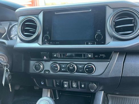 Used 2018 Toyota Tacoma TRD Off-Road w/ TRD Premium Off Road Package image 25