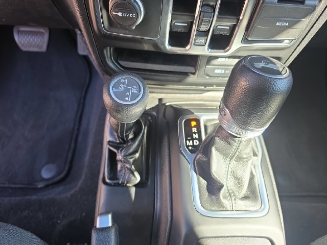 Used 2024 Jeep Wrangler Unlimited w/ Convenience Group AWD/4WD image 20