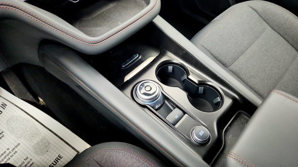 Used 2025 Ford Explorer Active AWD/4WD image 16