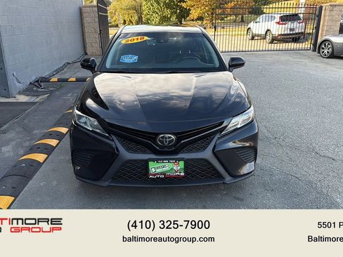 Used 2018 Toyota Camry SE image 2