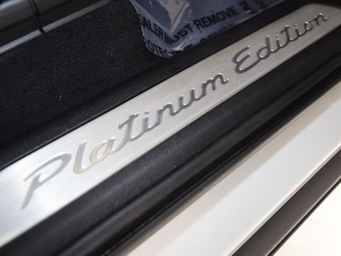 Used 2023 Porsche Cayenne Coupe image 17