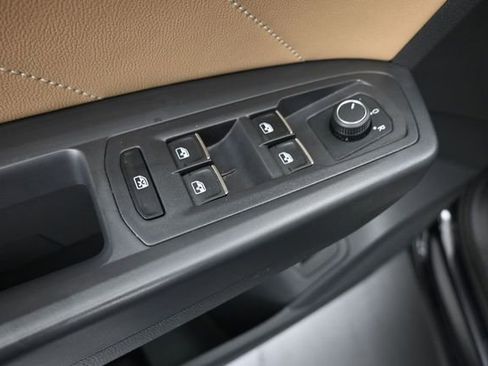 Used 2021 Volkswagen Atlas Cross Sport SE FWD image 13
