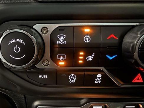 Used 2018 Jeep Wrangler Unlimited Sahara w/ Dual Top Group image 18