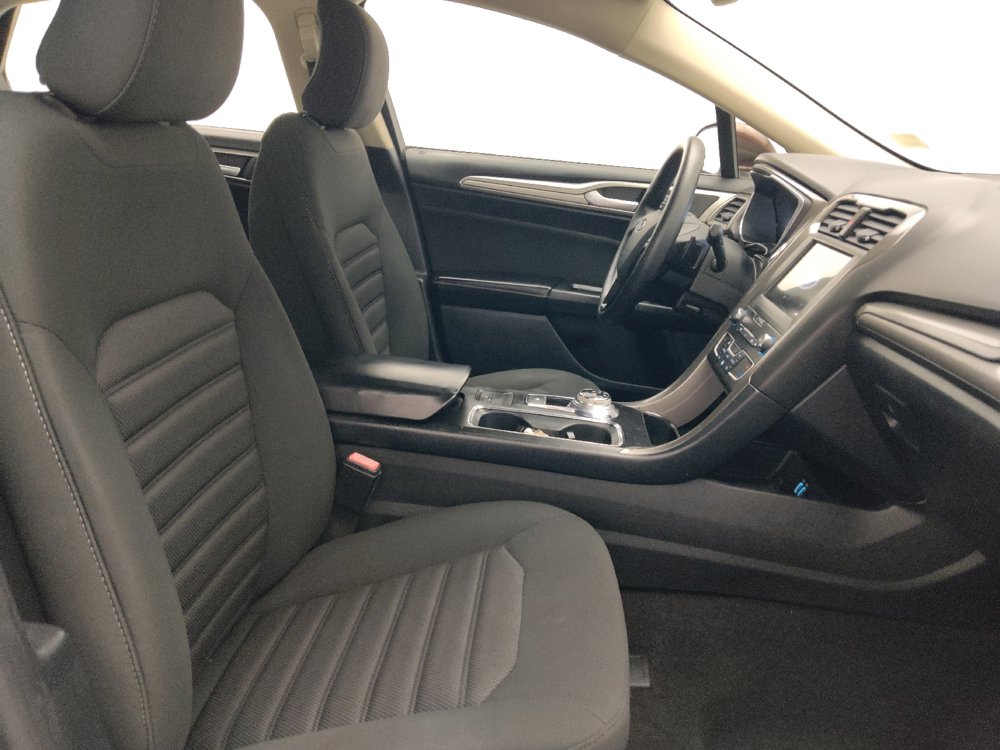 Used 2019 Ford Fusion SE FWD image 21