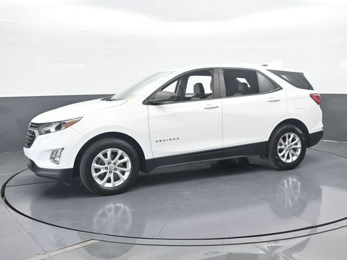 Used 2021 Chevrolet Equinox LS image 2